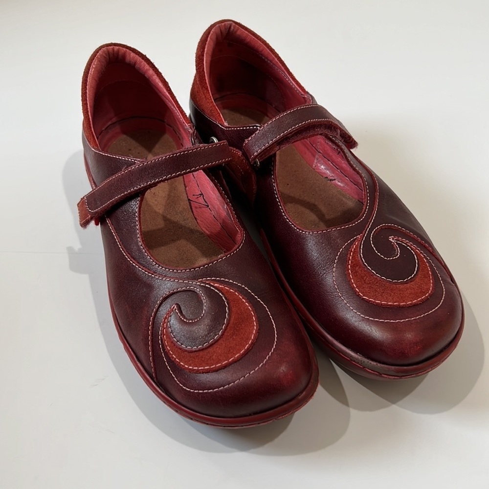 NAOT Mary Janes Women’s Red Leather Swirl Shoes Size 8.5